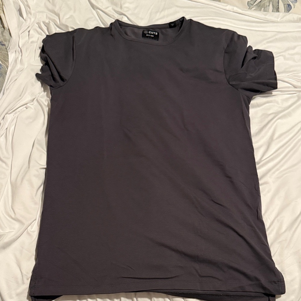 Cuts split hem tee